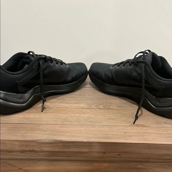 Nike Men's Black Athletic Shoes Size 12 - Picture 7 of 9